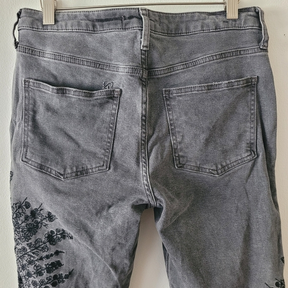 We The Free Embroidered‎ Floral Denim Pants Raw Hem Gray / Black Size 27 Jeans - Picture 10 of 16